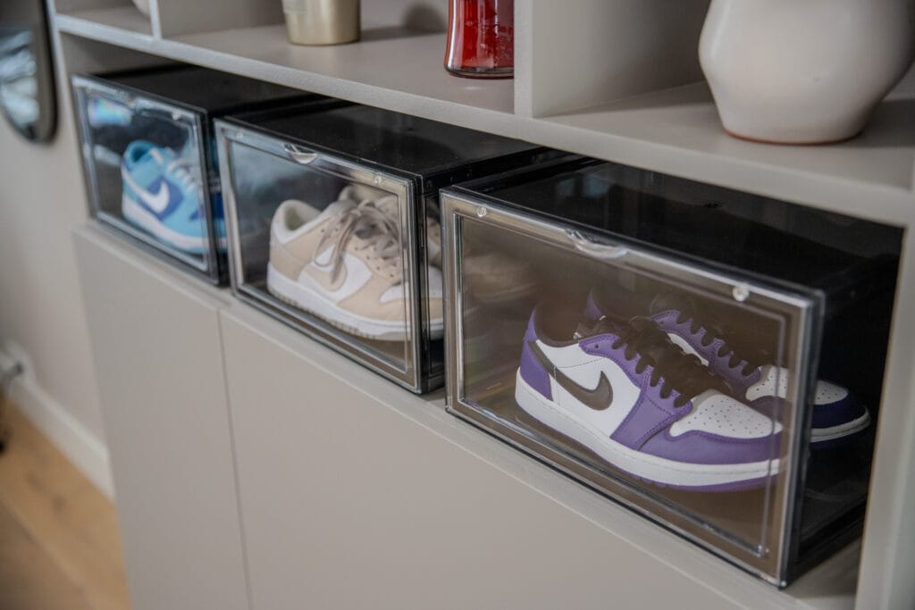 Sneakerbox zwart sfeer interieur