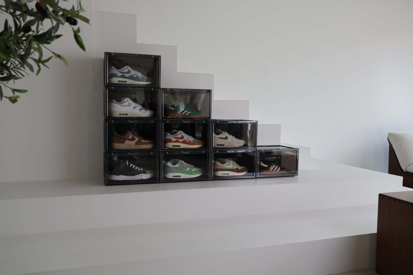 Sfeerfoto sneakerboxen zwart Sfeerfoto sneakerboxen zwart